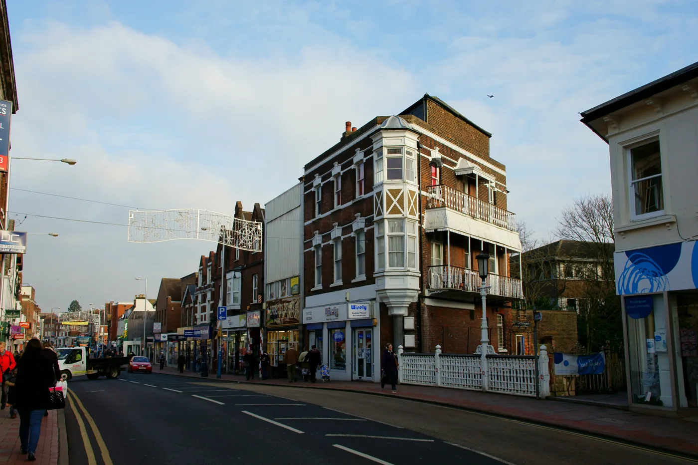 Tonbridge High Street. On-street bays here charge 8am to 6pm Monday to Saturday, and the council car parks a short walk away charge every day of the week.
